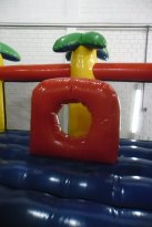 Parede Vazada Brinquedo Interno